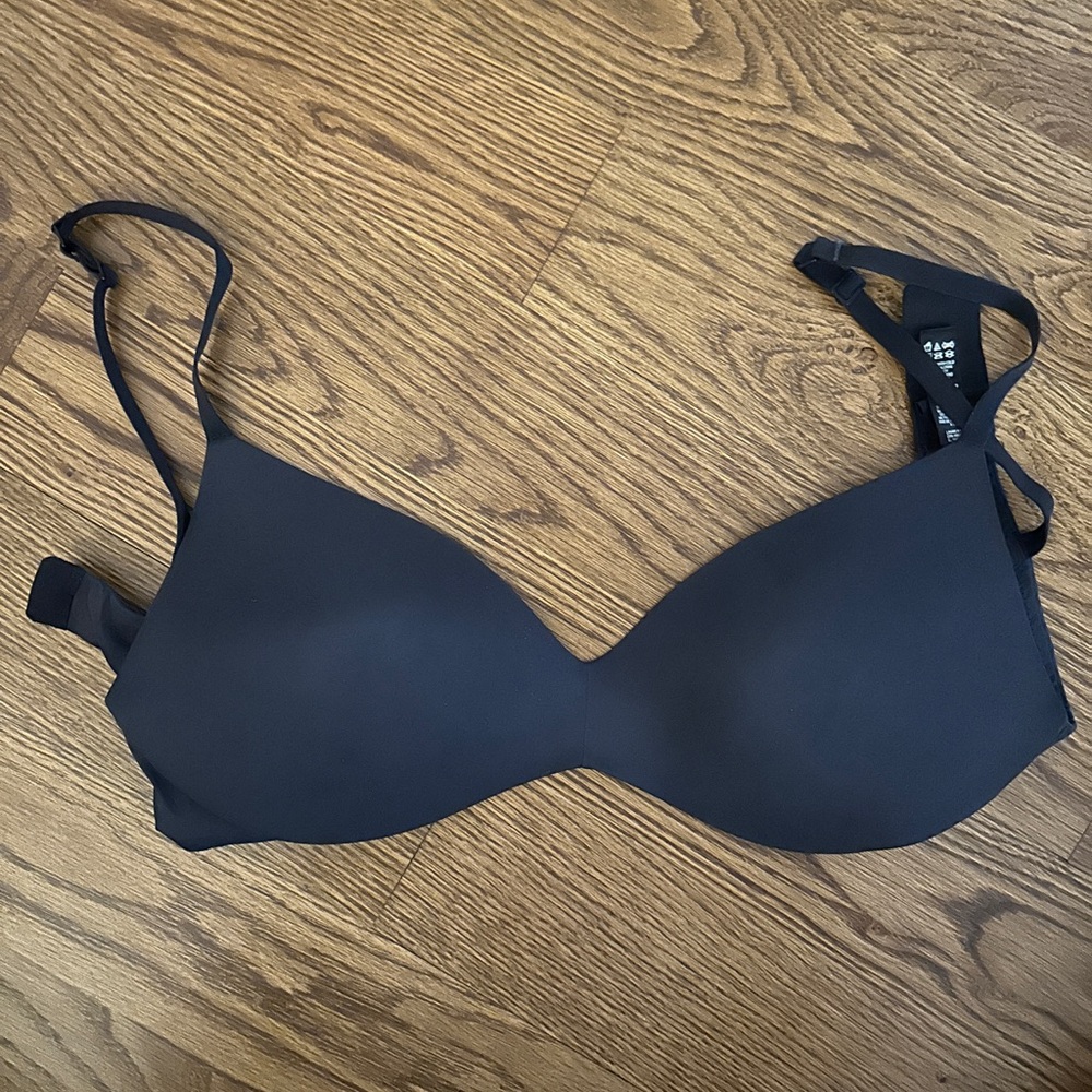 Skims Wireless form push up Black bra